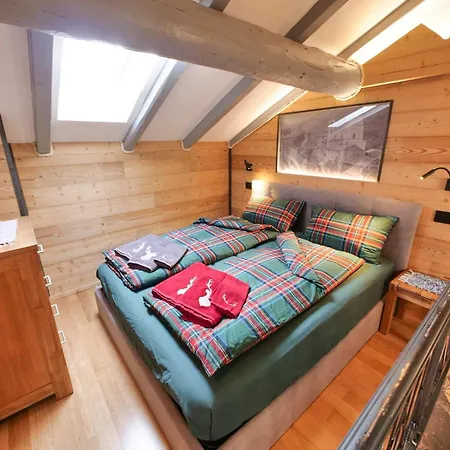 Ak House *