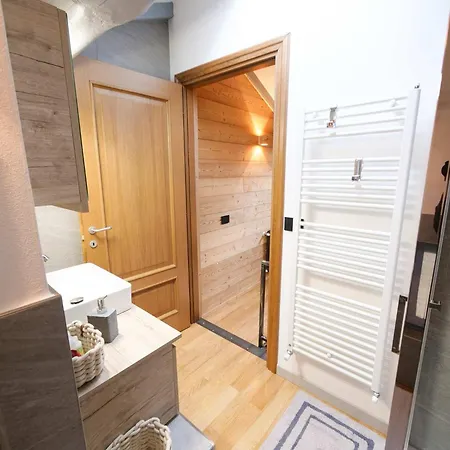 Ak House *