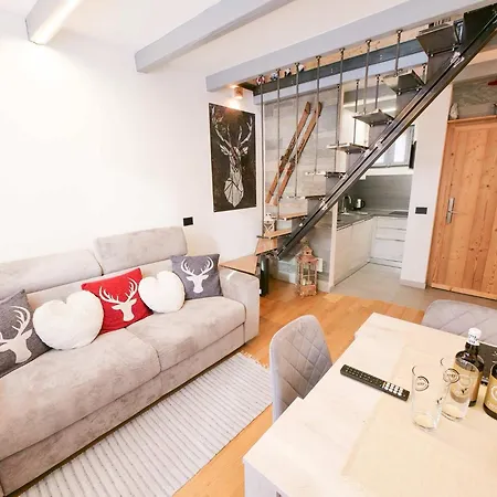 Ak House * Aprica